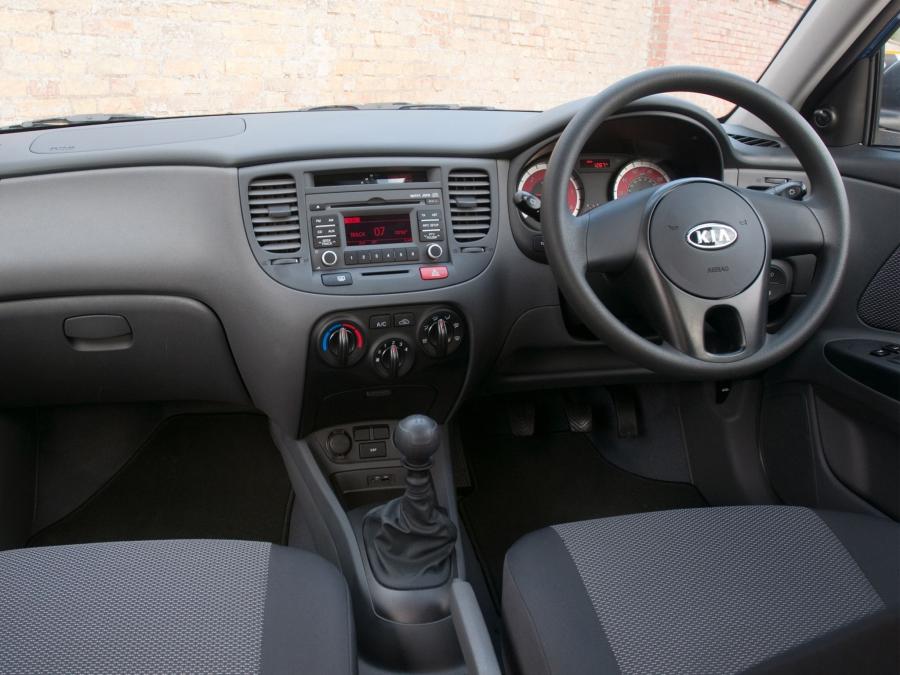  Kia Rio Hatchback 2009 года  (UK) (фото 16 из 19)